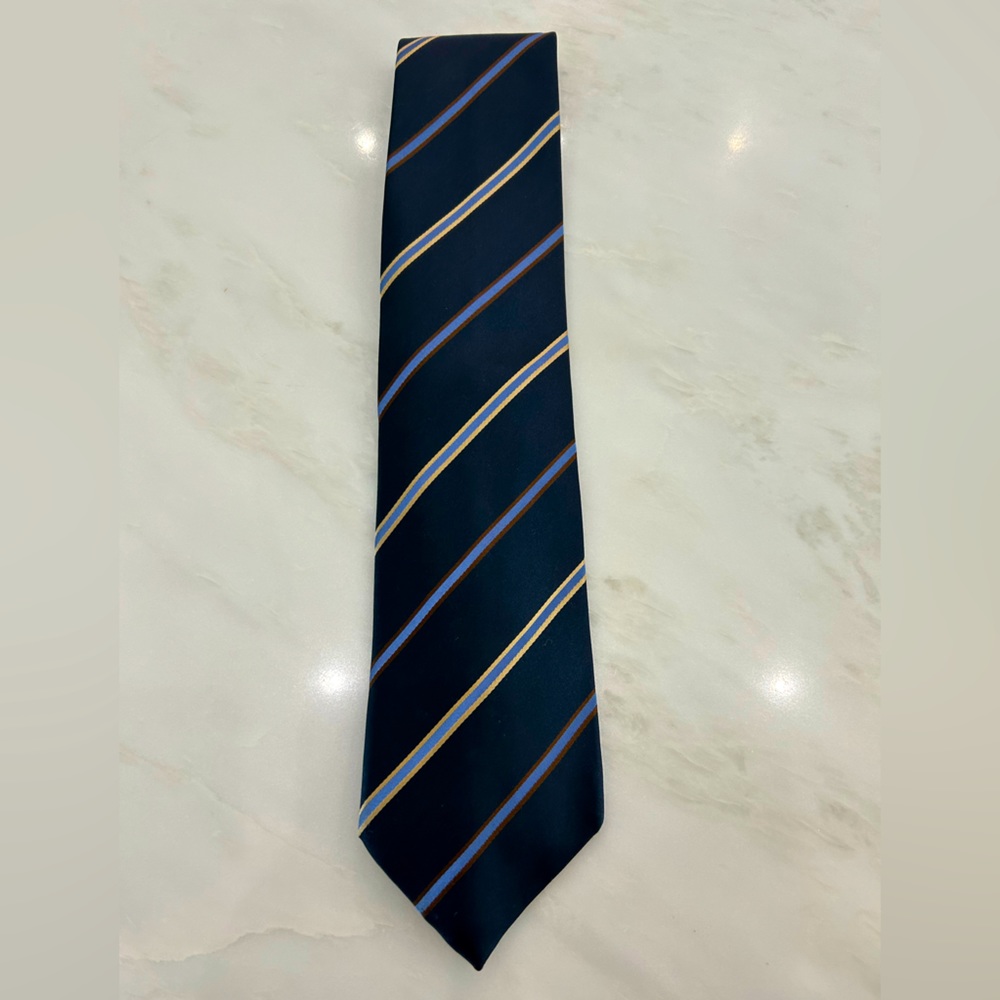 Ermenegildo Zegna tie. Navy w/stripe detailing. Great condition!